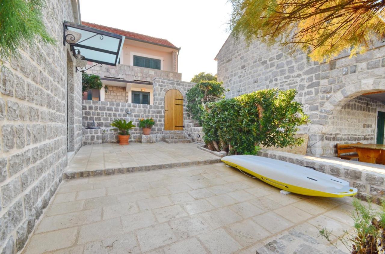 Leut Stone Residence Tivat Exterior photo